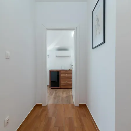 Luxury Vaya شقة *